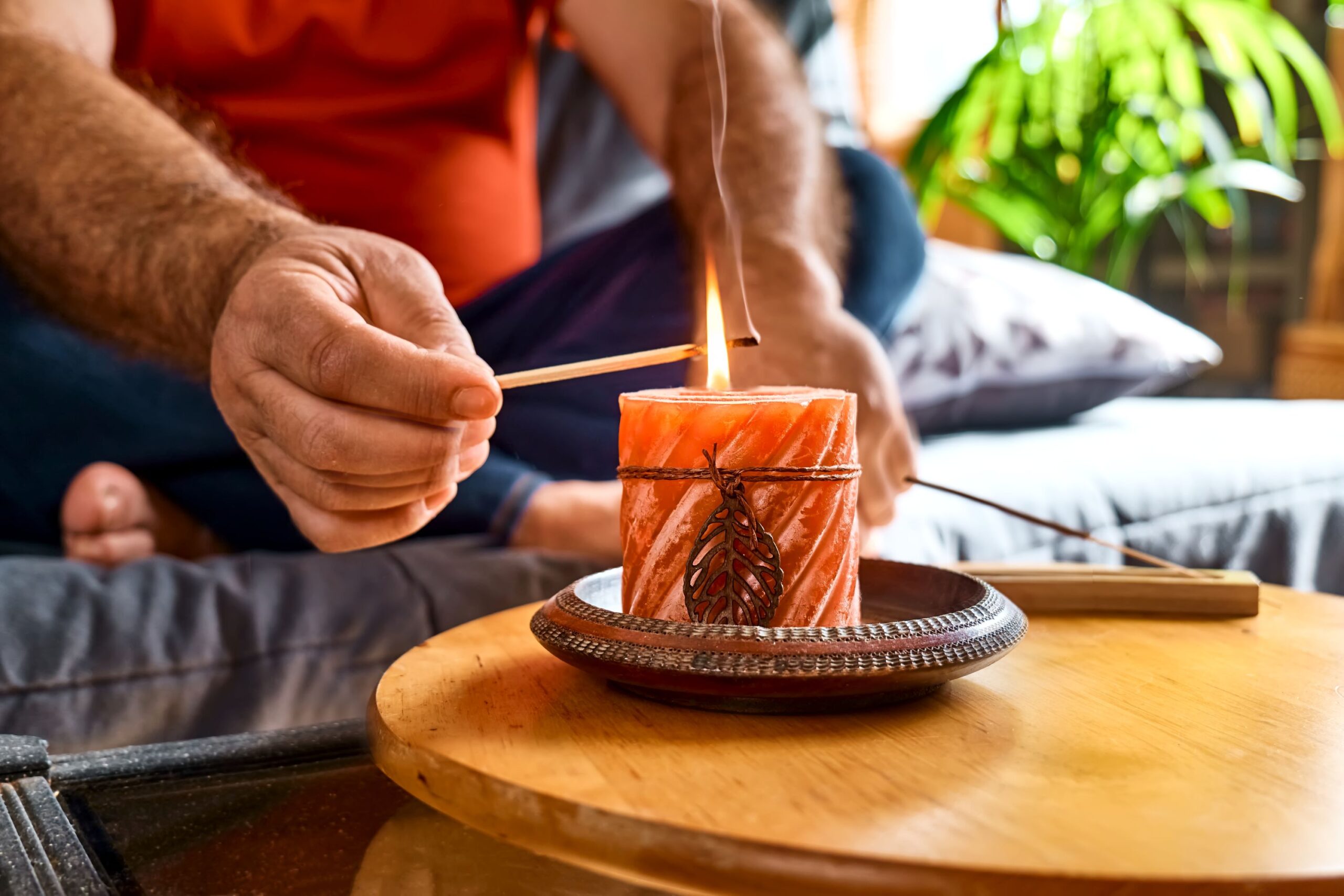 The Benefits of Aromatherapy Candles: How Essential Oils Can Help Improve Your Mood and Health